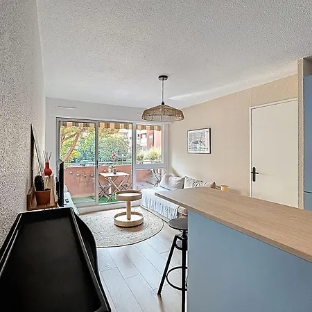 Charming Air-conditioned With Terrace & Parking 600 M From The Le Lavandou