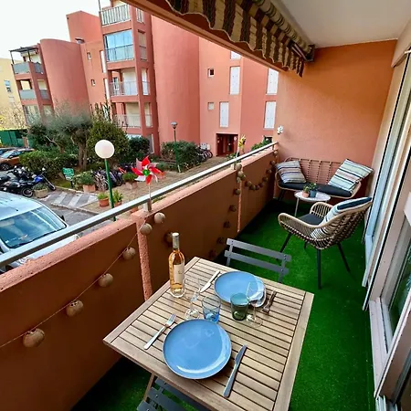 Charming Air-conditioned With Terrace & Parking 600 M From The