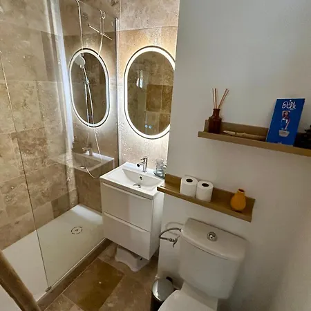 Charming Air-conditioned With Terrace & Parking 600 M From The *