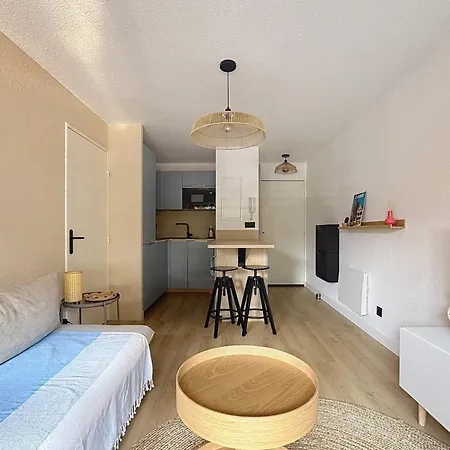 Charming Air-conditioned With Terrace & Parking 600 M From The Le Lavandou