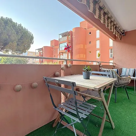 Charming Air-conditioned With Terrace & Parking 600 M From The