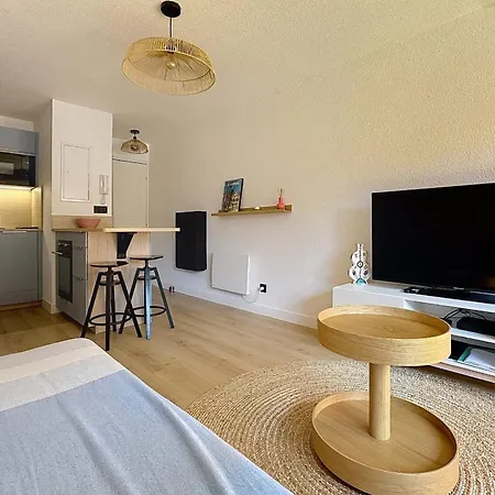 Apartman Charming Air-conditioned With Terrace & Parking 600 M From The