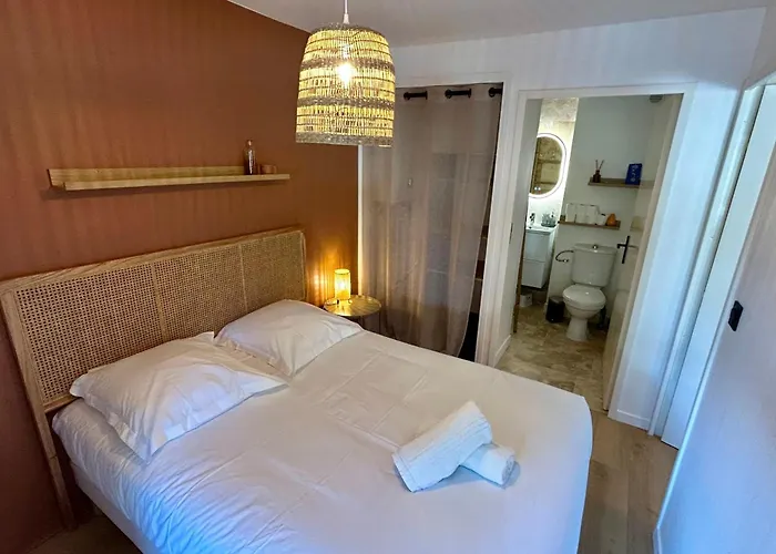 Charming Air-conditioned With Terrace & Parking 600 M From The Apartman *