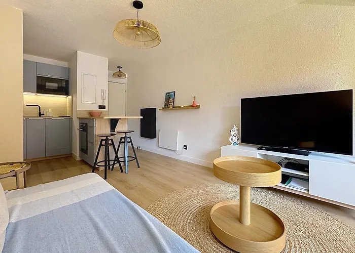 Apartman Charming Air-conditioned With Terrace & Parking 600 M From The