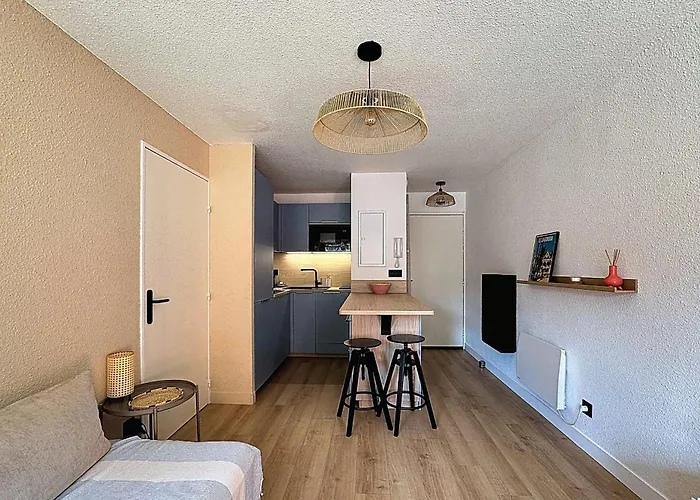 Charming Air-conditioned With Terrace & Parking 600 M From The Apartman